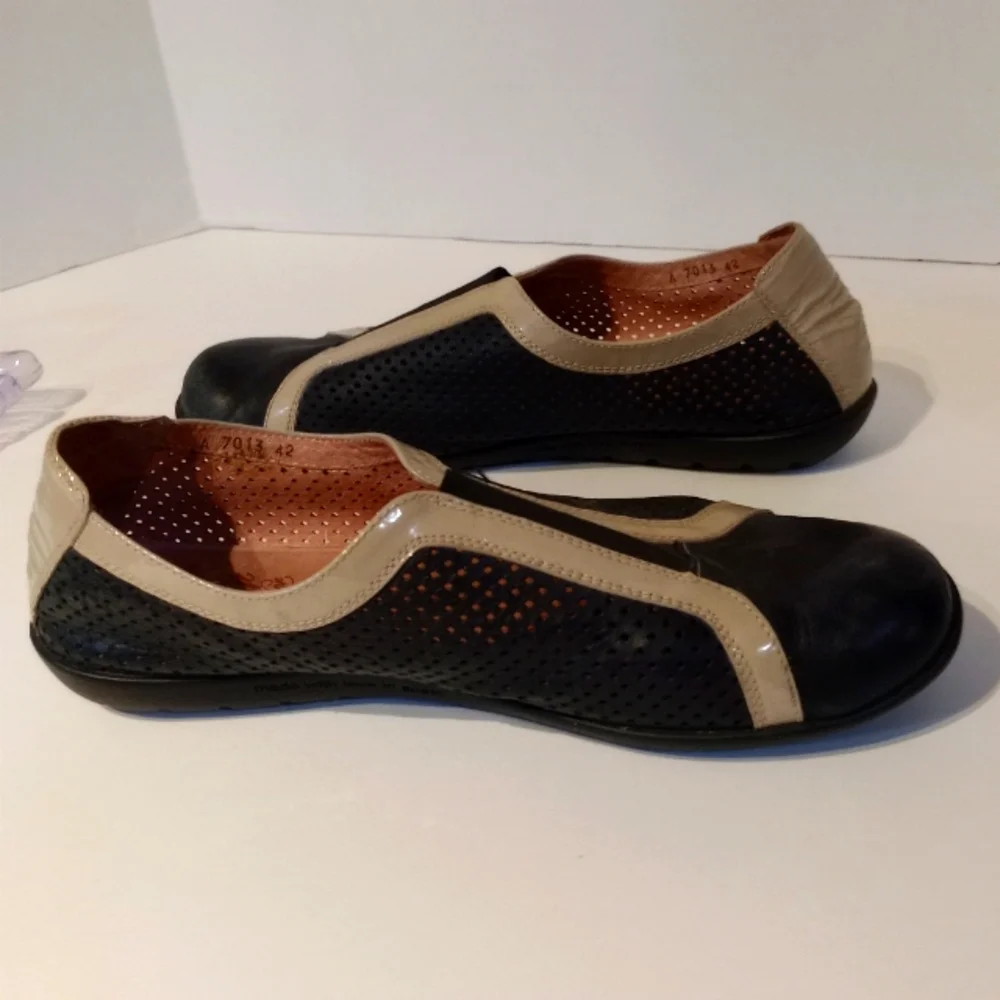 WONDERS ”MÁS AMOR POR FAVOR” PERFORATED LEATHER‎ FLATS Sz. 11 -11.5
